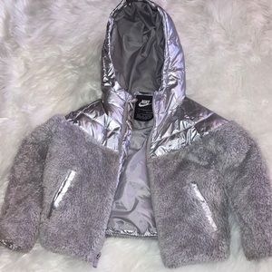 I’m selling a Nike infant coat